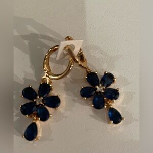 💥 $10 or 3 for $15 💥 Gold Tone and Blue Floral Earrings NIB